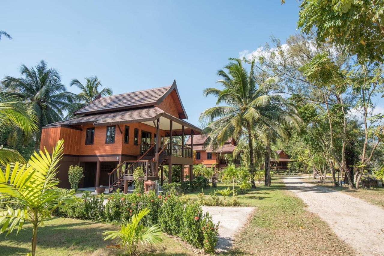 Thailife Wellness & Meditation Resort- Sha Plus Khao Lak Exterior foto